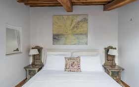 Cozy Wooden Apt In Piazza Navona